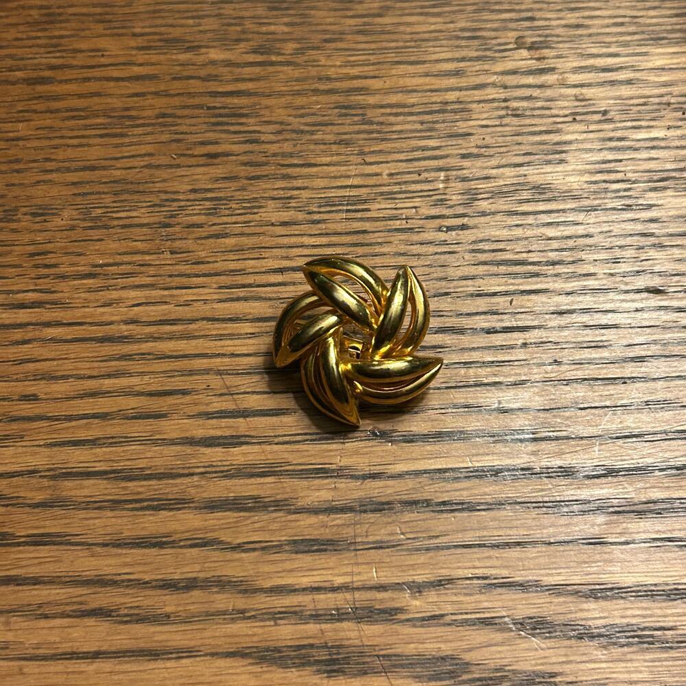 Vintage Gold Tone Twisted Knot Brooch Pin 1in 1980s 1990s Bar Pin